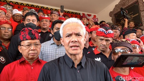 Ganjar Pranowo di kantor DPD PDI Perjuangan Bali di Denpasar, Kamis (2/11/2023).