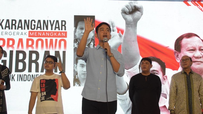 Gibran Rakabuming menemui pendukungnya di Gedung Karanganyar Theatre. (Dok.Istimewa)