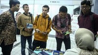 Tak hanya menghadirkan bursa kerja, UI Vocational Job & Scholarship Expo 2023 juga terdapat pameran beasiswa.   