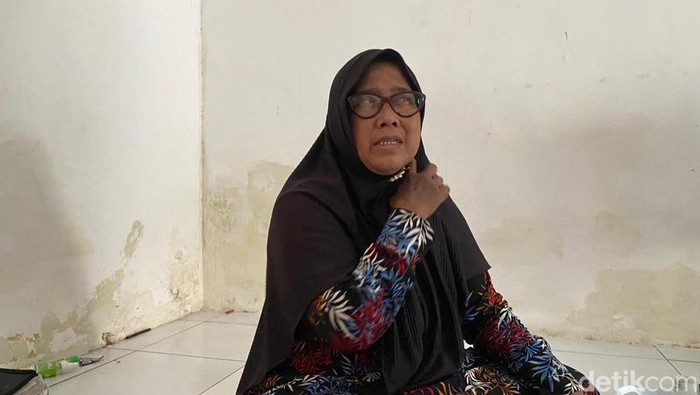 Ibunda Fitria tak kuasa menahan tangis saat megetahui motif anaknya tewas dibunuh mertua