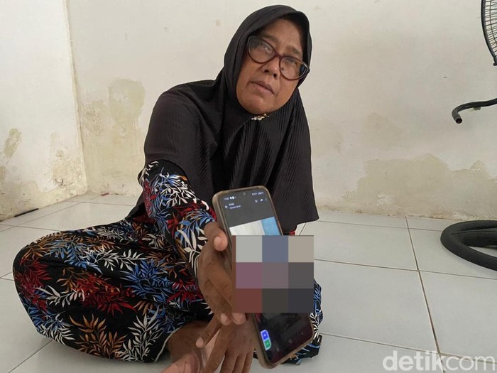 Ibunda Fitria tak kuasa menahan tangis saat megetahui motif anaknya tewas dibunuh mertua