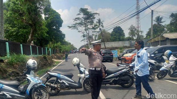 Jalur Subang menuju Purwakarta maupun sebaliknya yang ditutup sementara oleh polisi.