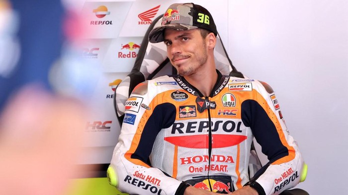 Honda Spanish rider Joan Mir is pictured in the box during the second MotoGP free practice session of the Moto Grand Prix of Catalonia at the Circuit de Catalunya on September 1, 2023 in Montmelo on the outskirts of Barcelona. (Photo by LLUIS GENE / AFP)