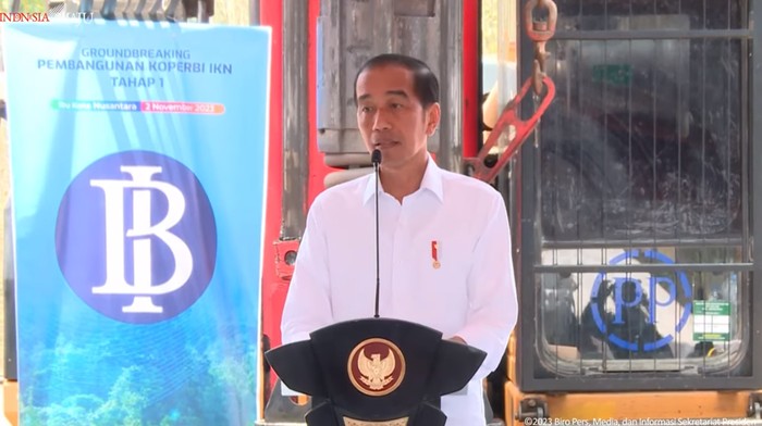 Jokowi saat groundbreaking kantor BI di IKN. (Screenshot YouTube Setpres)
