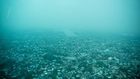 Kabut asap yang pekat membuat jarak pandang di bawah 200 meter.