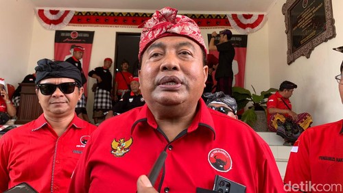 Kader senior PDI Perjuangan sekaligus anggota DPR RI dapil Bali I Nyoman Parta di DPD PDIP Bali, Kamis (2/11/2023). (Rizki Setyo Samudero)