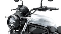 Mengutip situs resmi Kawasaki Indonesia, Eliminator 2024 dipasarkan dengan harga Rp 165.900.000 buat varian standar dan Rp 169.900.000 untuk varian SE. Harga itu jauh lebih murah dari harga pesaingnya, Honda Rebel, yang dipasarkan Rp 201.688.000. Foto: Dok. Kawasaki Motor Indonesia (KMI)