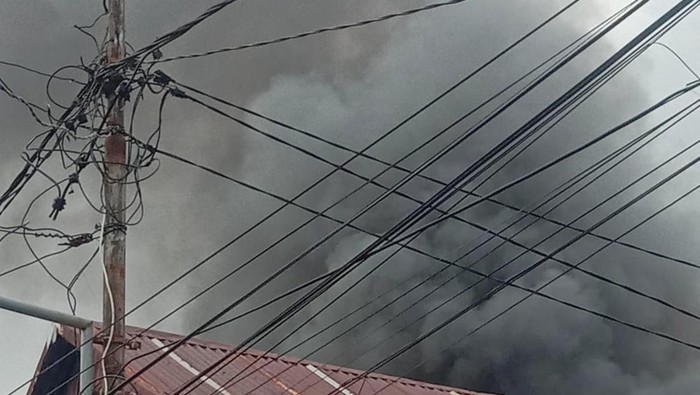 Kebakaran di Jalan Karuwisi, Makassar.