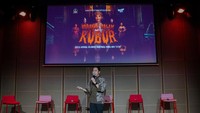 Beranak Dalam Kubur dipentaskan ulang dalam format sinematik melalui program #MusikalDiRumahAja ciptaan www.indonesiakaya.com dan BOOW Live. Saat jumpa pers di Galeri Indonesia Kaya, Grand Indonesia west mall, Jakarta Pusat, Kamis (2/11/2023), perwakilan dari www.indonesiakaya.com, Billy Gamaliel menuturkan cerita Beranak Dalam Kubur sengaja diangkat untuk mengenalkan ulang kisah tersebut.
