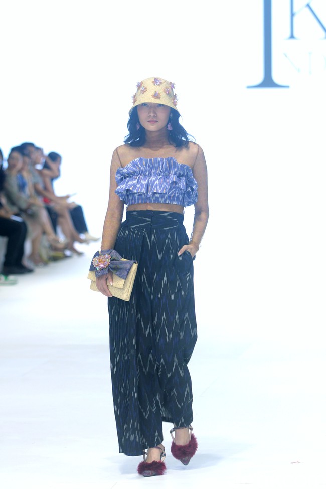 Fashion show Ikat by Didiet Maulana mengangkat tema The Wiron, berlangsung di Jakarta Fashion Week 2024, Pondok Indah Mal 3, Jakarta, Senin [23/10/2023]. Foto: Mohammad Abduh/detikcom. 