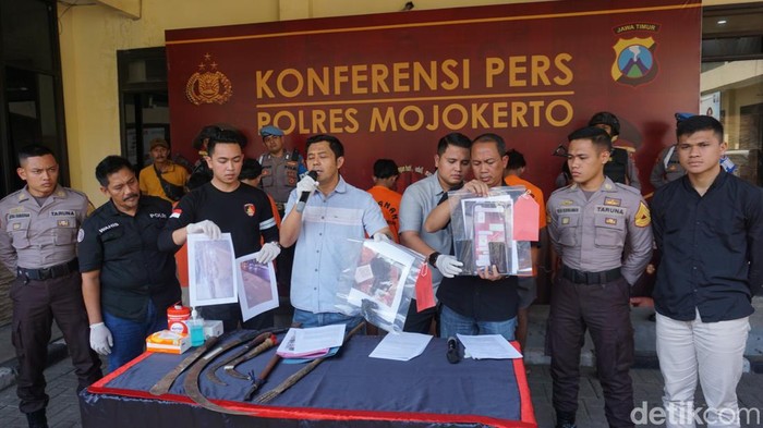 Konferensi pers ungkap kasus penyerangan pesilat PSHT yang picu demo di Polres Mojokerto.