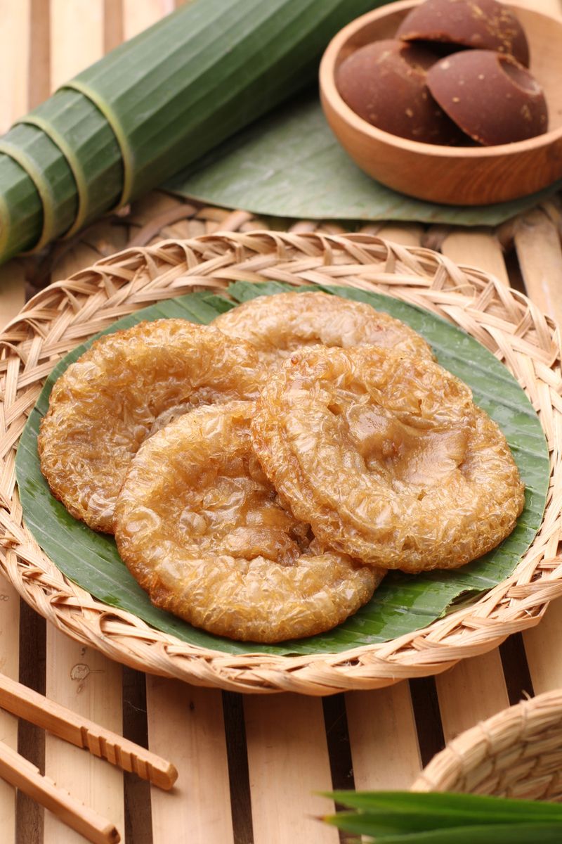 Kue cucur is a traditional snack from Indonesia, and popular in parts of Southeast Asia, includes Indonesia, Malaysia, southern Thailand and Singapore.