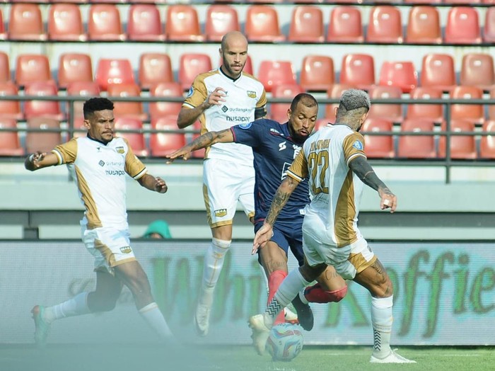 Laga Arema FC vs Dewa United