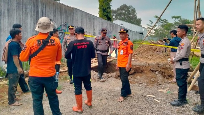 Lokasi 3 pekerja tewas tertimbun tanah di Desa Kalierang, Kecamatan Selomerto, Wonosobo, Kamis (2/11/2023).