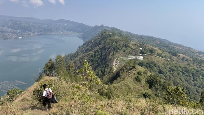 Mengejar sunrise di Bukit Trunyan