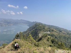 Bukit Trunyan Spot Mendaki untuk Pemula, bak Berdiri di Atas Awan