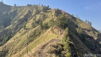 Berlokasi di Desa Trunyan, Kecamatan Kintamani, Kabupaten Bangli, untuk sampai ke puncak Bukit Trunyan bisa melalui dua jalur pendakian. Pertama, jalur pendakian via Desa Trunyan dan yang kedua jalur pendakian via Tianyar. 