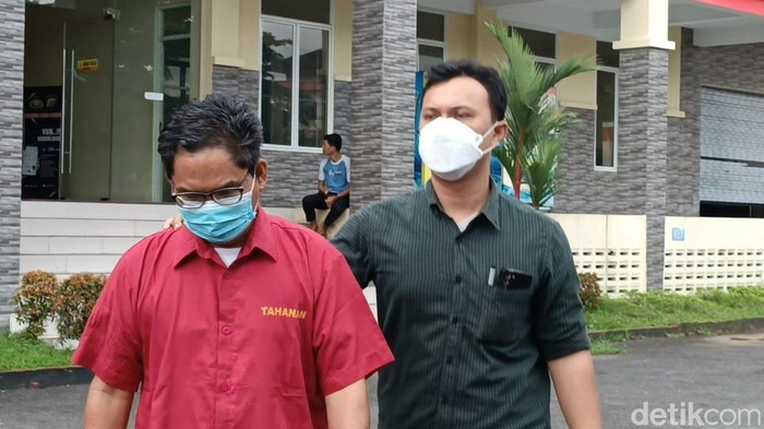 MRD saat digiring polisi di Polda Sumut