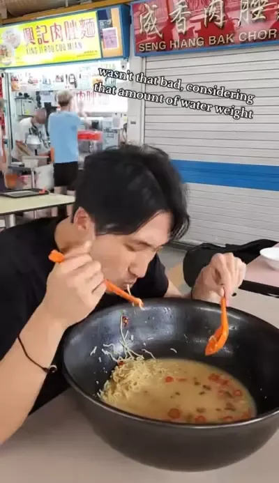 Konten Kreator Lahap Mie Seberat 8,5 Kg, Penonton Auto Kenyang!