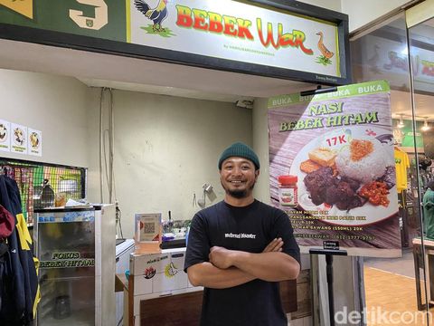 Nasi Bebek War sajikan bebek bumbu hitam yang uicy