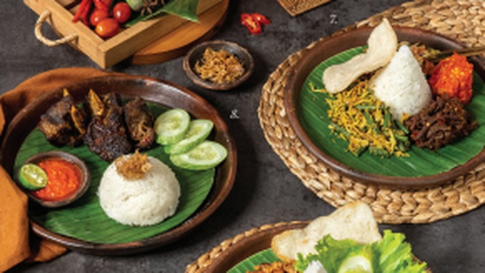 Komplet Lauknya! Ada Nasi Langgi Lezat Untuk Makan Siang di 5 Tempat Ini