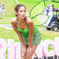 Cosplay jadi Tinker Bell, penampilan Nia tampak simpel dan sederhana dengan rambut yang hanya dicepol ke belakang. Wajahnya pun tampak natural dengan makeup minimalis. Foto: Instagram/@ramadhaniabakrie