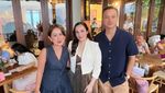 10 Momen Nicholas Saputra Hadiri Jamuan Makan hingga Suapi Penggemar