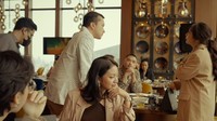 Saat meluncurkan parfumnya sendiri, Nicholas Saputra juga memilih acara jamuan makan siang sebagai momennya. Ia tampak menyambangi setiap meja makan untuk menyapa orang-orang yang datang. Foto: Instagram/nicholassaputra