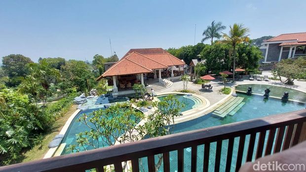 Menjelang libur natal dan tahun baru, hotel di kawasan Puncak, Jawa Barat mulai berbenah menyambut tamu-tamu.