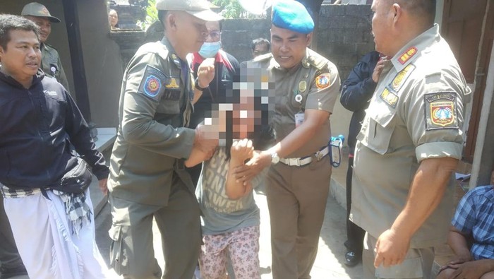 Satpol PP Kabupaten Karangasem mengamankan NNS di Banjar Dinas Kebon, Desa Kertamandala, Kecamatan Abang, Kabupaten Karangasem, Kamis (2/11/2023) (dok. Satpol PP Karangasem)