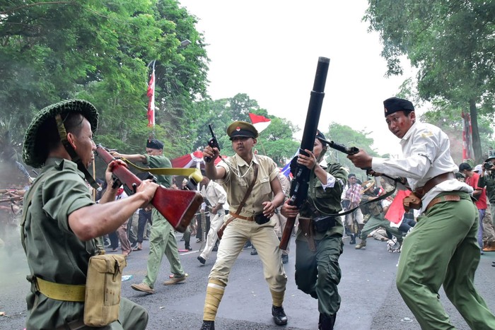 Parade Juang sebagai rangkaian peringatan Hari Pahlawan 10 November.