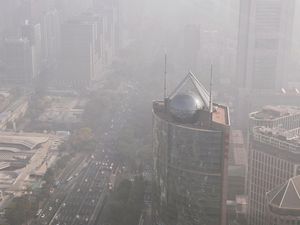 Penampakan Kabut Asap Selimuti Kota Beijing