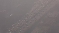 Para ahli mengaitkan kabut asap di Beijing, yang telah berlangsung selama beberapa hari, dengan difusi atmosfer yang buruk akibat lemahnya arus udara dingin dari utara yang tidak sesuai musimnya.  