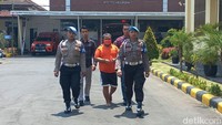 Khoiri (52) asal Pasuruan tega membunuh menantunya, Fitria Almuniroh Hafidloh Diyanah (23) yang tengah hamil 7 bulan.