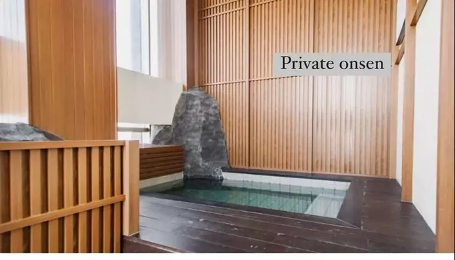 Memiliki 4 kamar, penthouse tersebut memang sengaja didesain sesuai dengan kesukaan Chelsea dan Glenn, yaitu dengan gaya Jepang. Terdapat private onsen yang membuat pemiliknya akan merasa benar-benar seperti sedang berada di Jepang. Foto: Instagram/@chelseaoliviaa