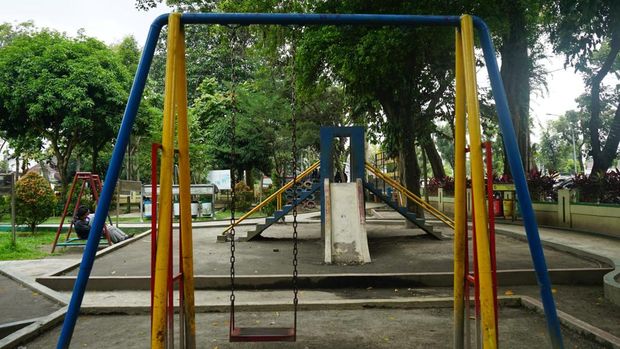 Permainan anak di Taman Beringin Medan yang tak utuh. (Aprilda Ariana Sianturi/detikSumut)