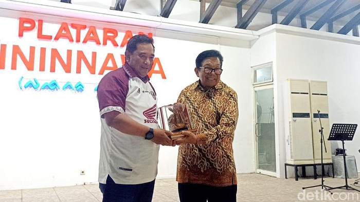 Pj Gubernur Sulsel Bahtiar Baharuddin (kiri) bersama Founder Bosowa Group Aksa Mahmud (kanan).