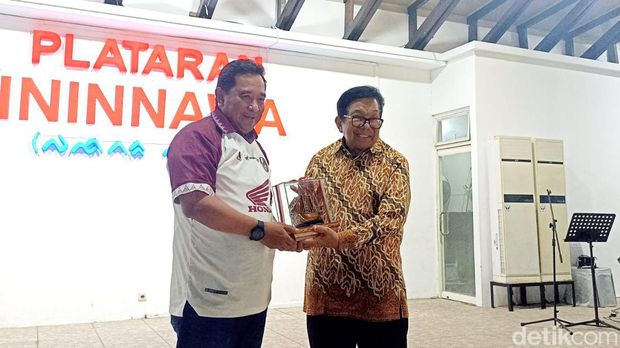 Pj Gubernur Sulsel Bahtiar Baharuddin (kiri) bersama Founder Bosowa Group Aksa Mahmud (kanan).