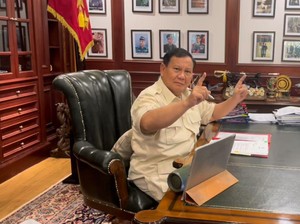 Prabowo Unggah Momen Lembur Ditemani Lagu Kamulah Satu-satunya Dewa 19