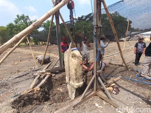 Prasasti Sambangan di Lamongan Berhasil Diangkat, Apa Isinya?