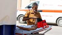 Sekitar 90 orang yang sakit dan terluka juga bakal diizinkan keluar dari Gaza. 