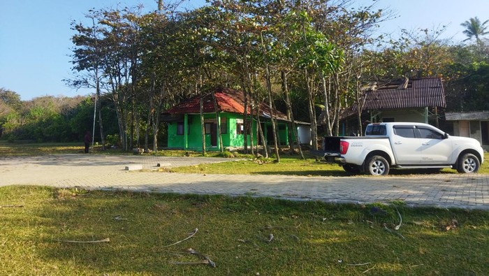 Resort Rancapinang di Desa Rancapinang, Kecamatan Cimanggu atau berada di bagian selatan TNUK.