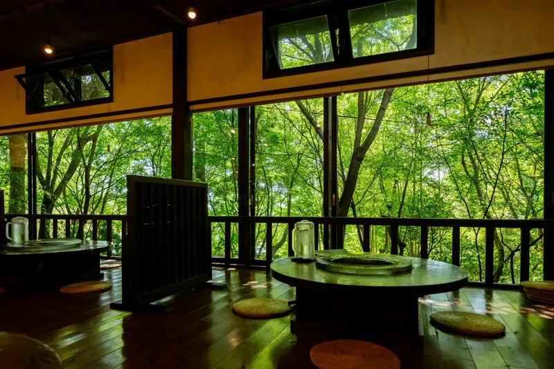 Resto 'Misterius' Ini Ada di Gunung, Serasa Masuk Dunia Lain!