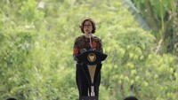 Direktur Astra, Gita Tiffani Boer melakukan sambutan saat acara groundbreaking revitalisasi SDN 020 Sepaku pada Rabu, 1 November 2023. 