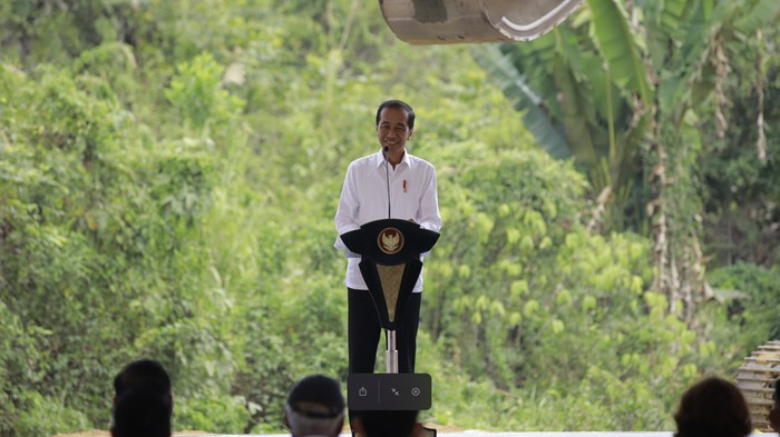 Presiden Joko Widodo juga melakukan prosesi groundbreaking revitalisasi SDN 020 Sepaku yang berada disekitar kawasan IKN. Begini potretnya.