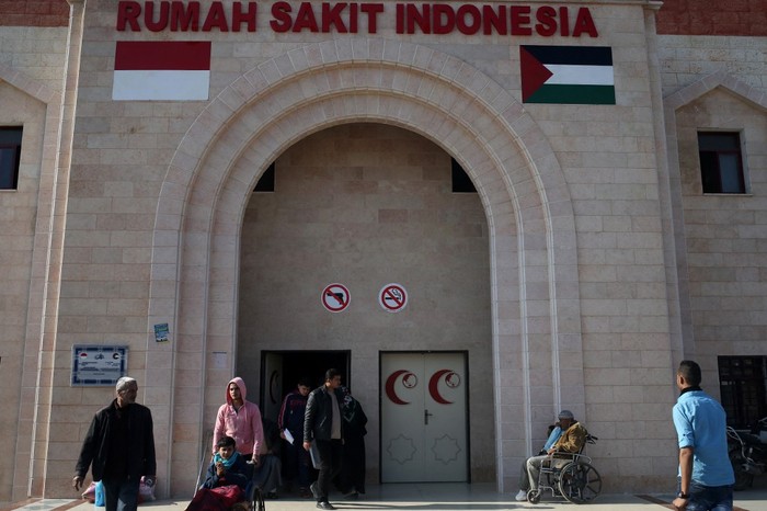 Palestinians stand outside the Indonesian Hospital in Beit Lahia in the northern Gaza Strip on January 13, 2016. The Indonesian Hospital, which is the first new hospital in a decade in the Palestinian enclave, was funded by an Indonesian NGO and opened its doors at the end of 2015.
The 50-day war in July-August 2014, which killed 73 Israelis and some 2,200 Palestinians, destroyed or severely damaged more than 20,000 Palestinian homes, 148 schools, 15 hospitals and 45 primary healthcare centres. (Photo by MOHAMMED ABED / AFP)
