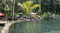 Meski tergolong hidden gem, Telaga Surya tak pernah sepi akan pengunjung. Terlebih ketika hari weekend tiba.   