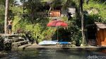 Segar... Mandi di Kolam Alami Telaga Surya Bali