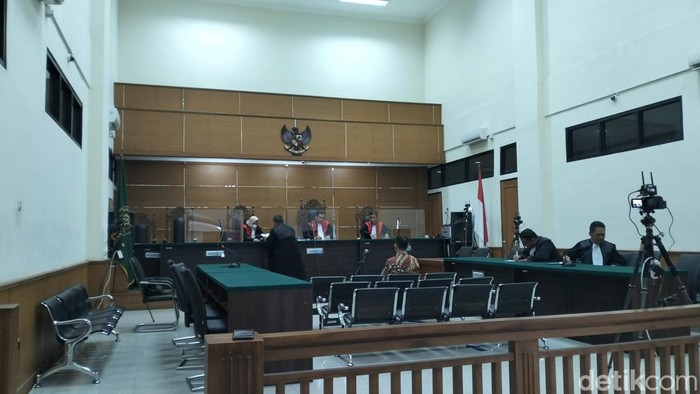 Sidang replik kasus gratifikasi kepala BPKAD Pemkab Serang. (Foto: Bahtiar RifaI/Detikcom)