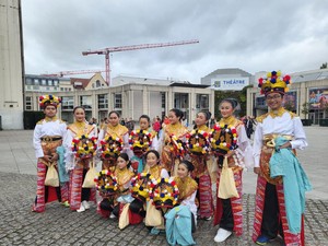 Siswa SMP Labschool Jakarta Harumkan RI di Festival Folklore Internasional